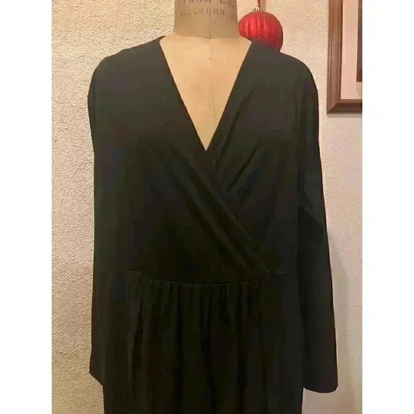 Long Sleeve V-Neck Faux Wrap Asymetrical Hem Maxi Dress Black NWT Size 24 - Picture 2 of 8